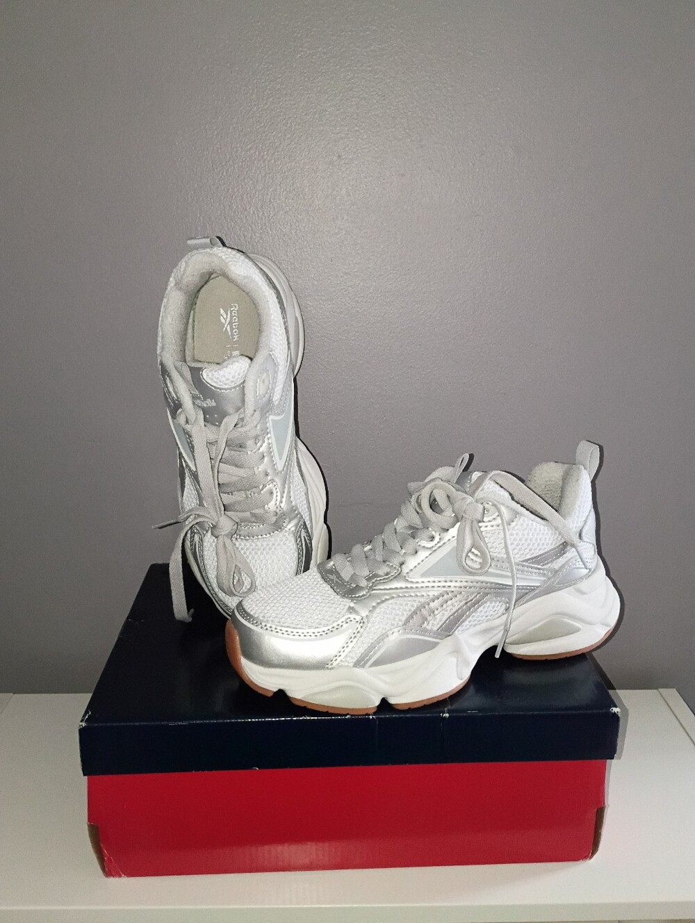 9.5 REEBOK Charge 2.0 Light Gray/White (White/Silver) Ortholite